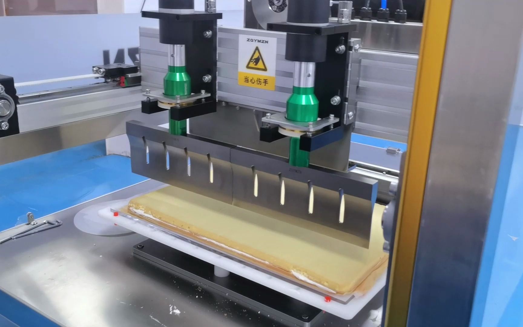 央米超声波蛋糕切割机,美味不止一种答案!