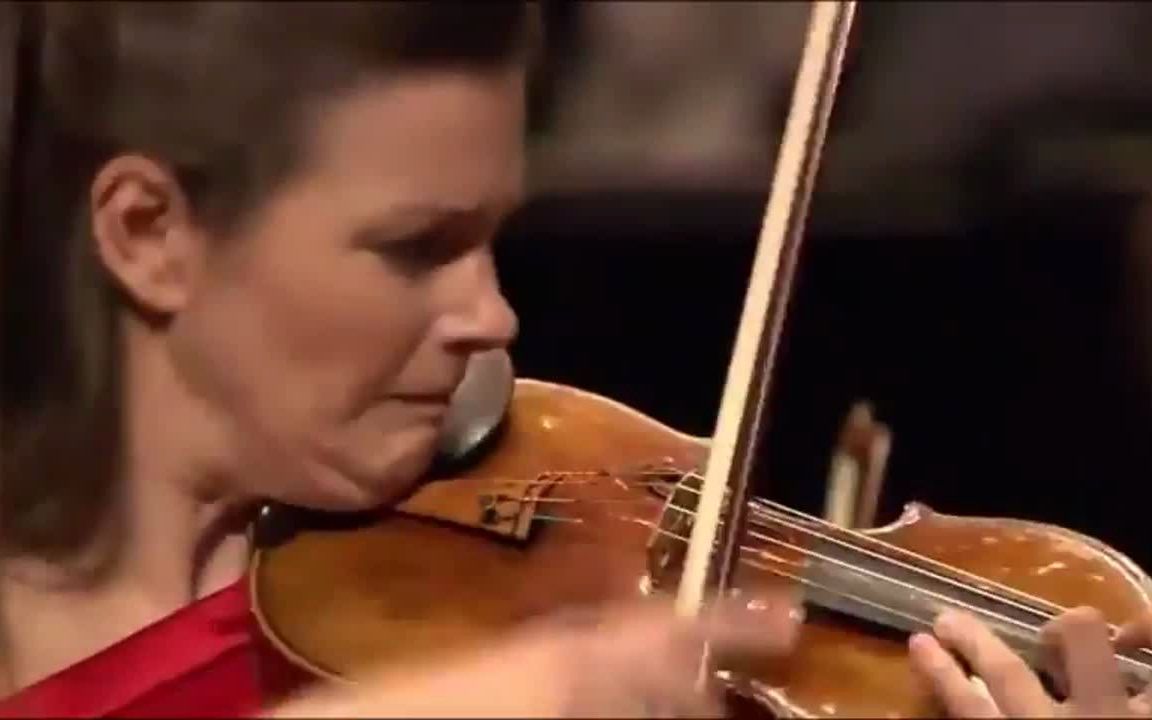 [图]珍妮·杨森 演奏圣桑《引子与回旋曲》 指挥 杨松斯 Janine Jansen