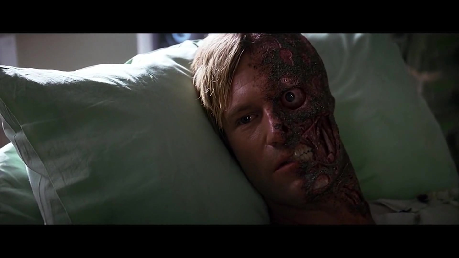 《蝙蝠侠:黑暗骑士》配上黑暗骑士----有时候,人们