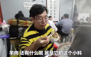 Download Video: 深藏北京胡同的涮肉，炭火铜锅传统京味儿，店内规定只能吃1小时