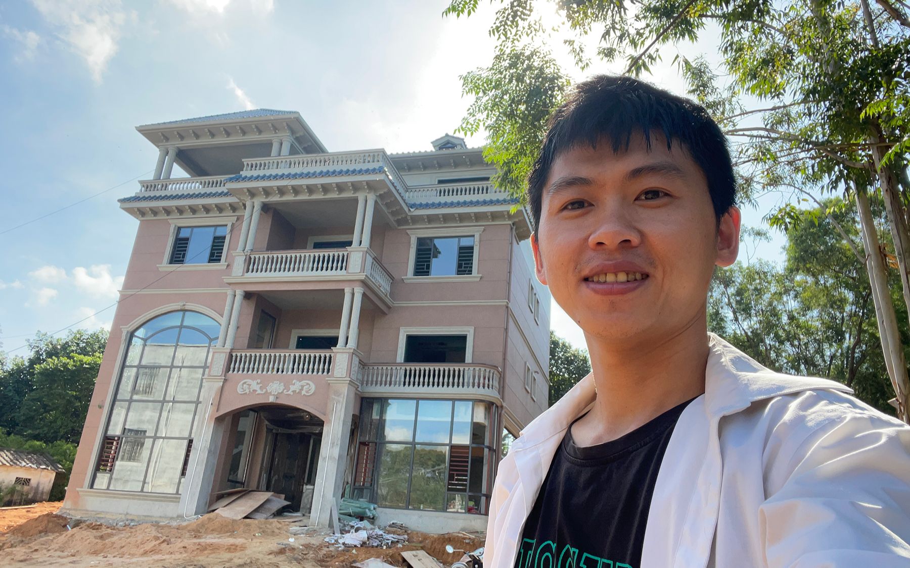 广西农村小伙花400万建别墅,面积308平,看完你还觉得广西穷吗?