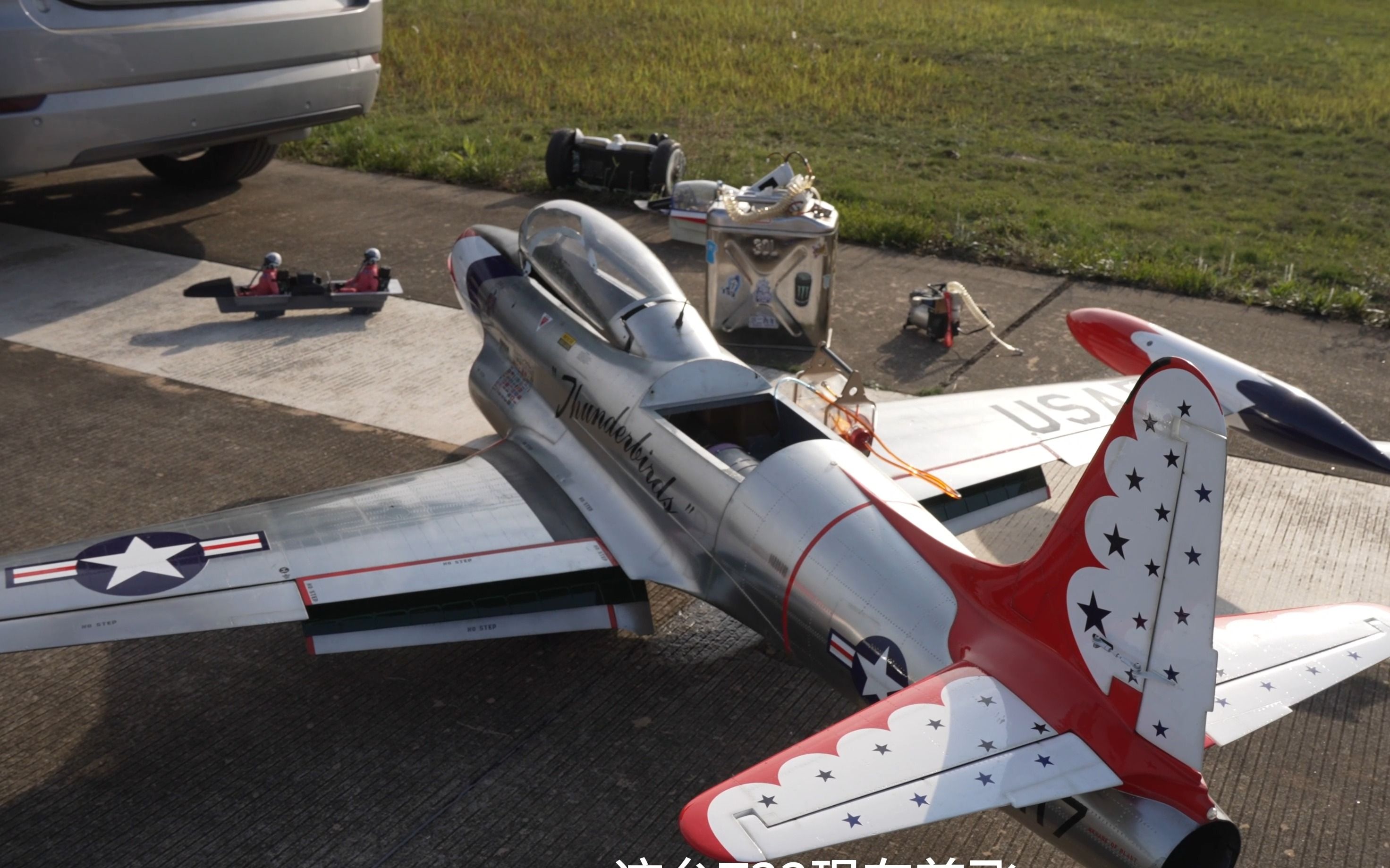 大佬的巨型航模,22公斤航模涡喷t33教练机首飞,最丝滑的降落