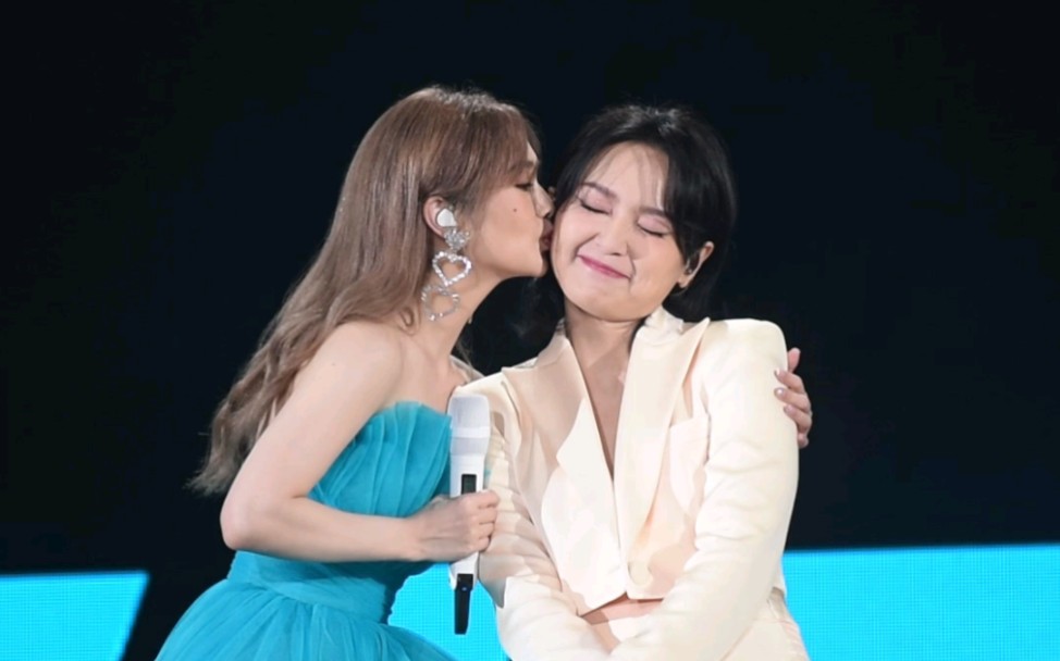 杨丞琳广州演唱会&周笔畅动人合唱《分分钟需要你》