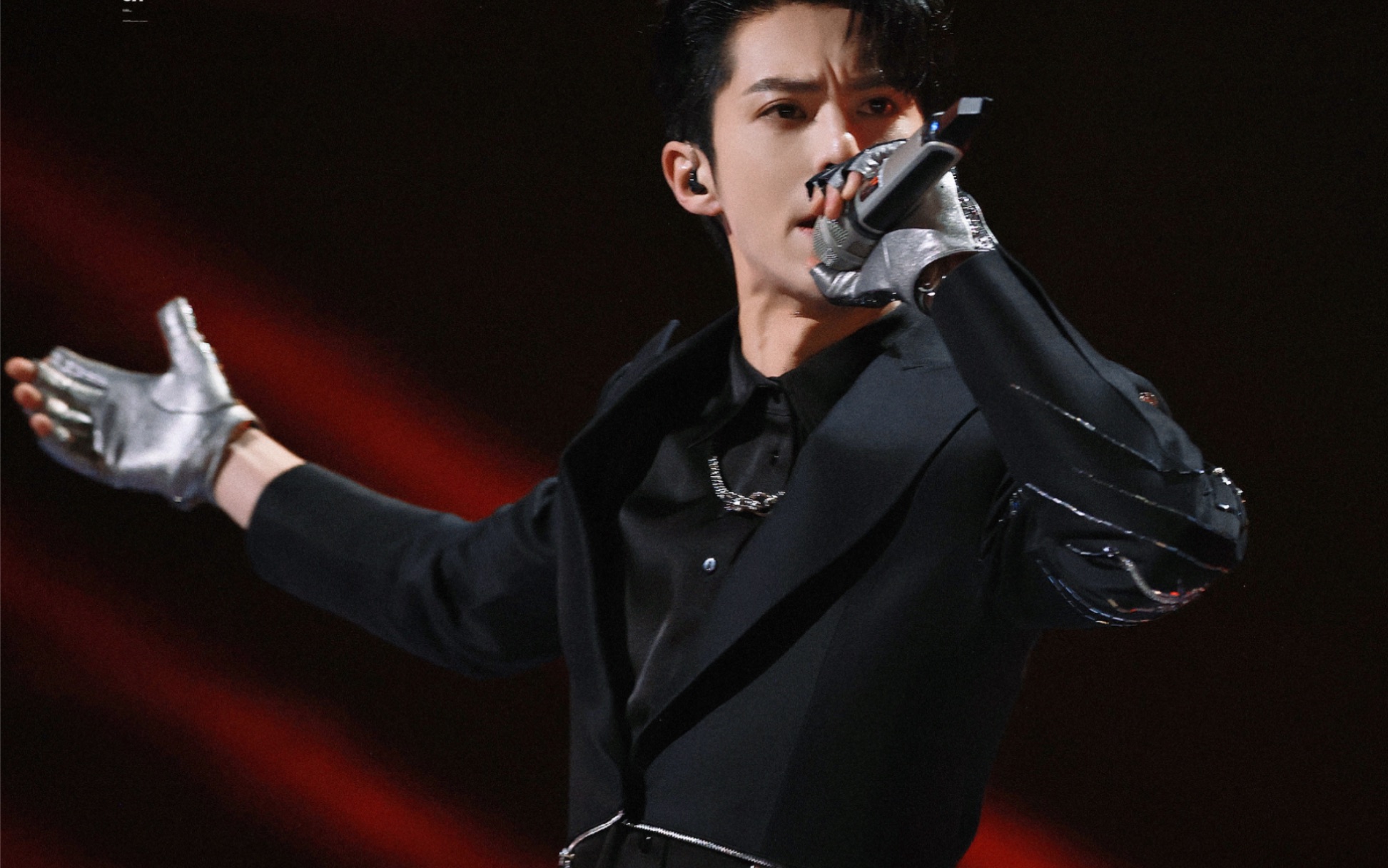 《烈火战马》原唱采访!现场q王鹤棣唱功!