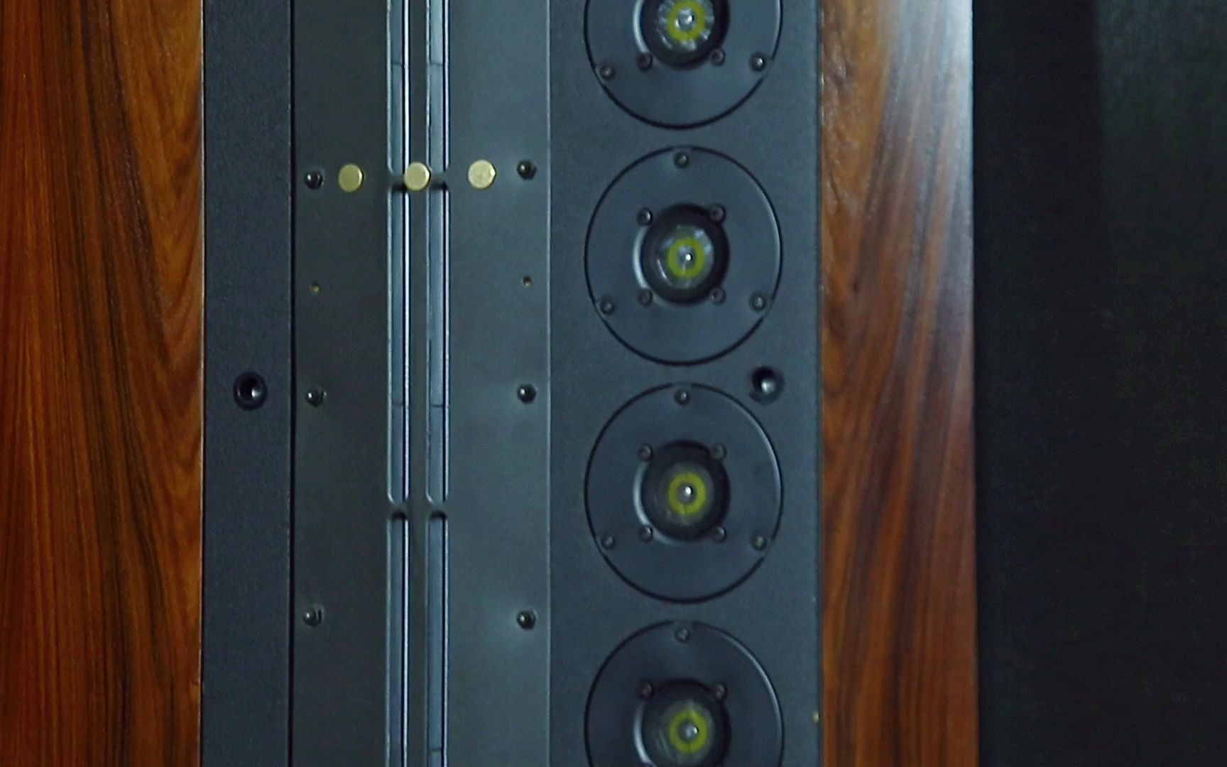 珍妮西施聆听动感电子流行乐《relax》节奏感太喜欢了