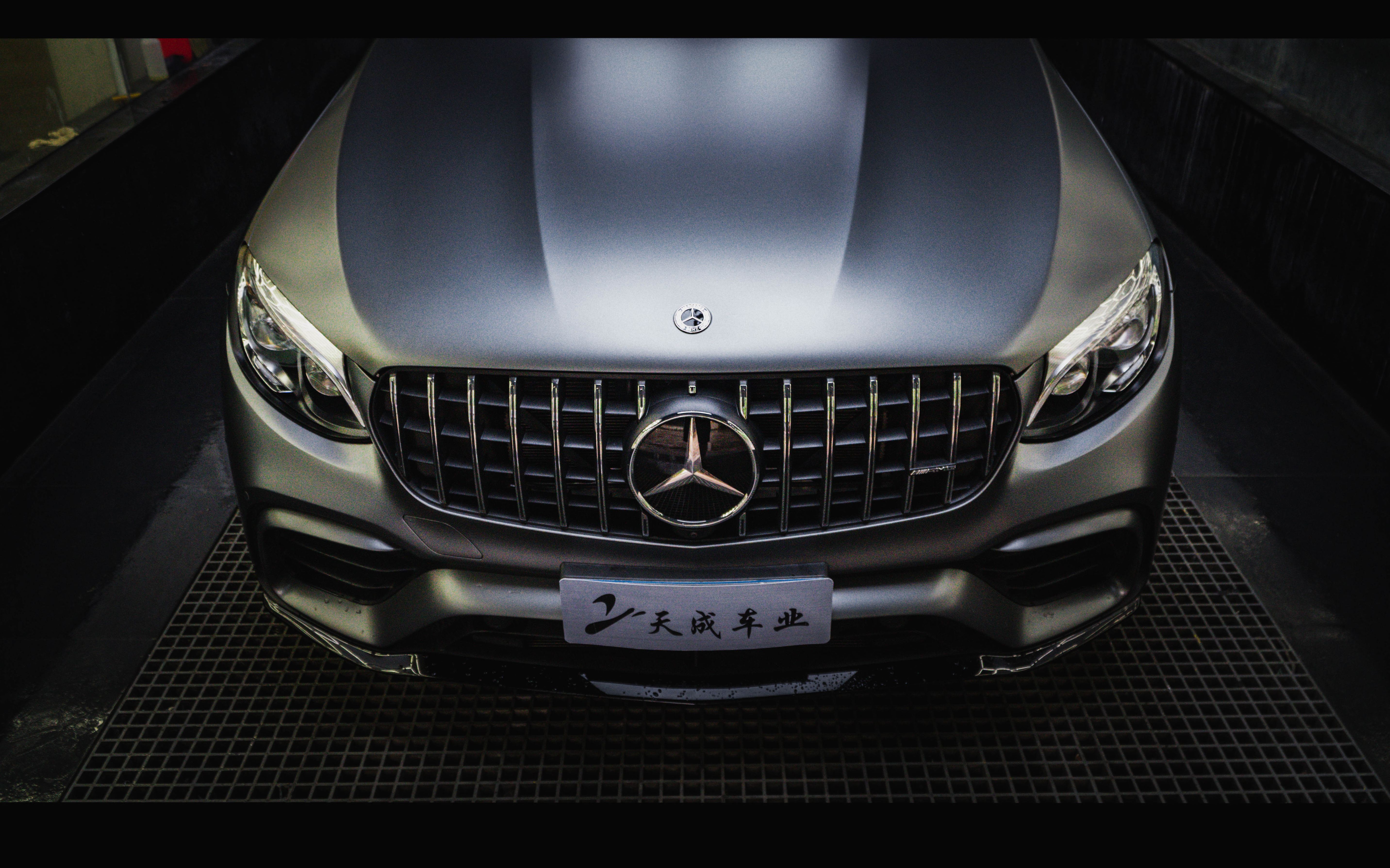 特别的奔驰配特别的车衣,奔驰glc63s哑光隐形车衣保持amg特有的山灰