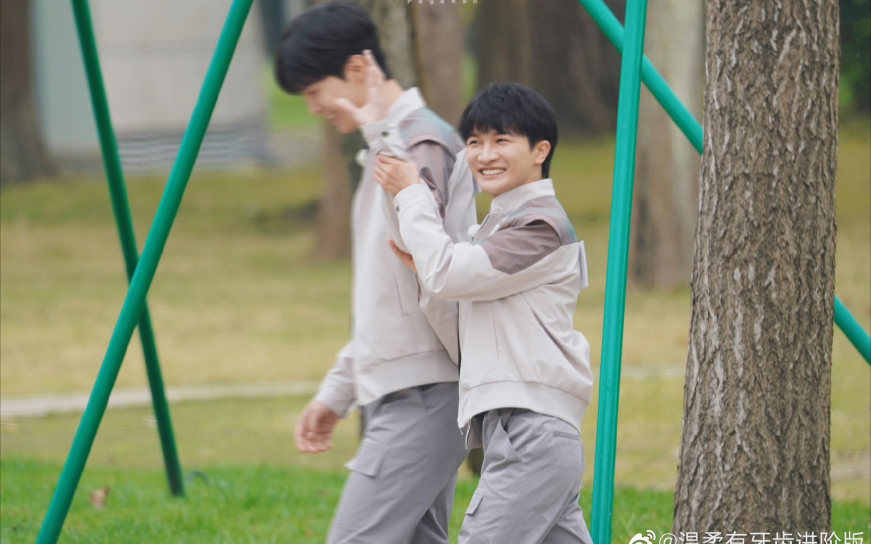 【周深×范丞丞】深深是摇着丞丞的手在打招呼