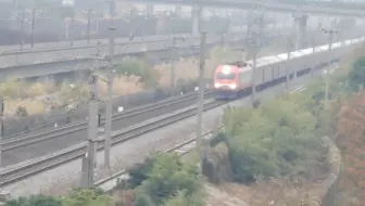 京沪铁路，上局沪段SS9G 0170牵引X102次行包通过苏州西站