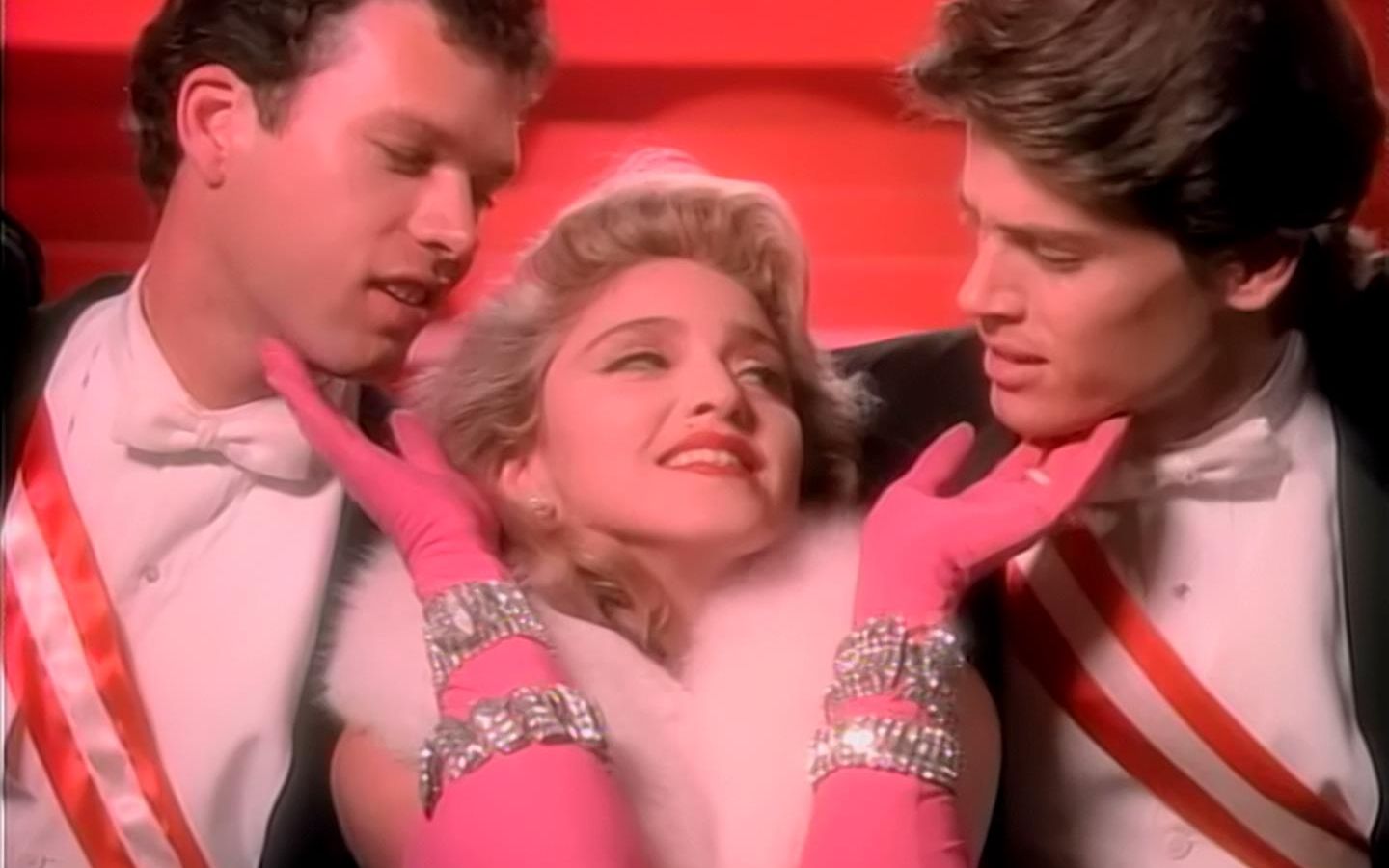 [图]【麦奶】Madonna - Material Girl