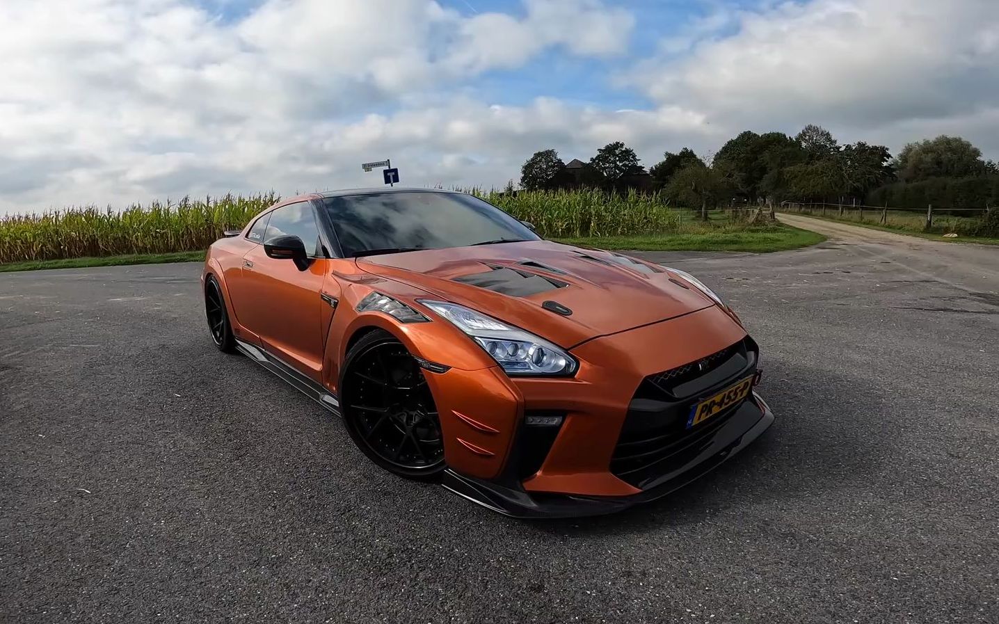 第一视角驾驶700匹gtr r35