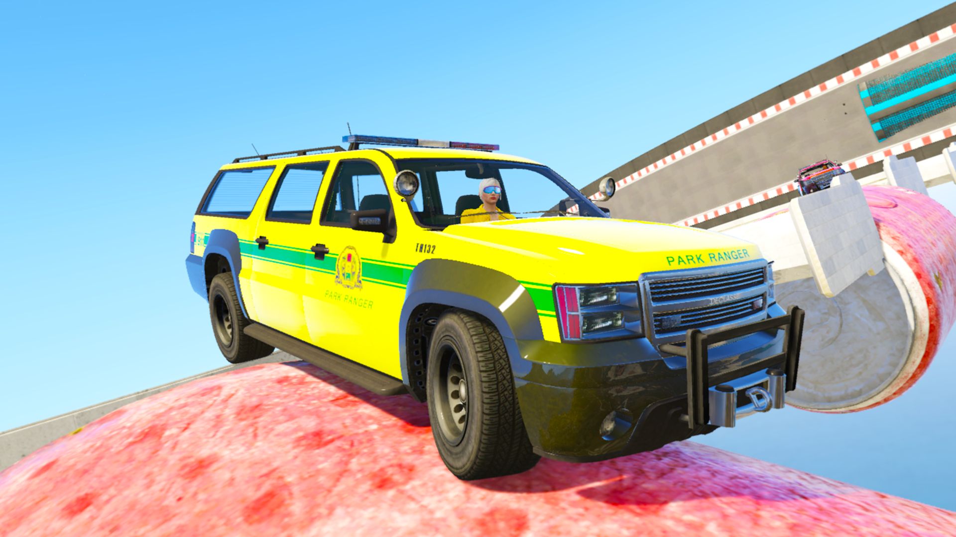 作者在天上放了8个大轮胎,恐高的玩家可要遭老罪了!