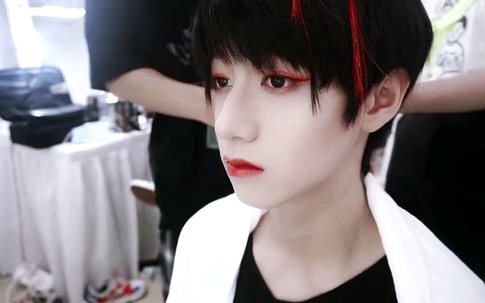 【朱志鑫】红色眼线好绝啊