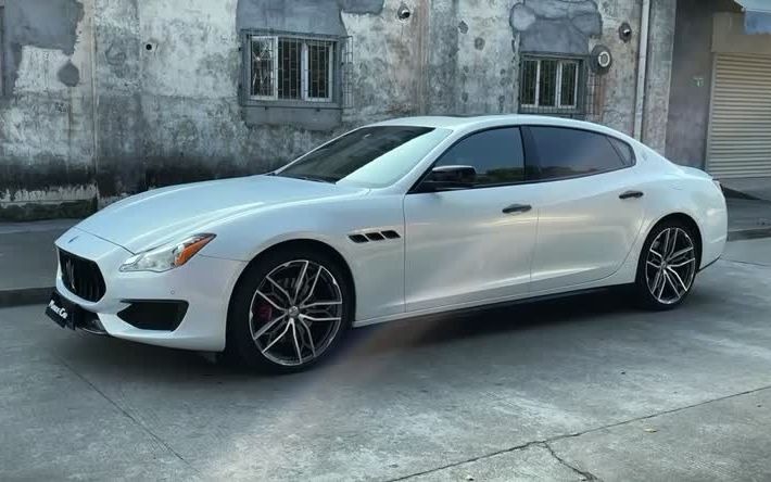 玛莎拉蒂总裁改装新款trofeo前脸21寸轮毂车身色膜,运动又有惊喜感.