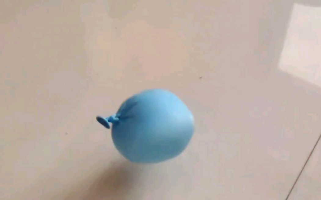 水球落地的样子(慢动作)