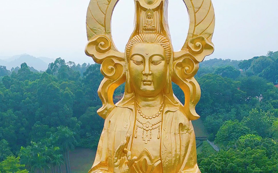 望海观音"位于广州市番禺区莲花山,是一尊保护水陆平安的观世音菩萨的