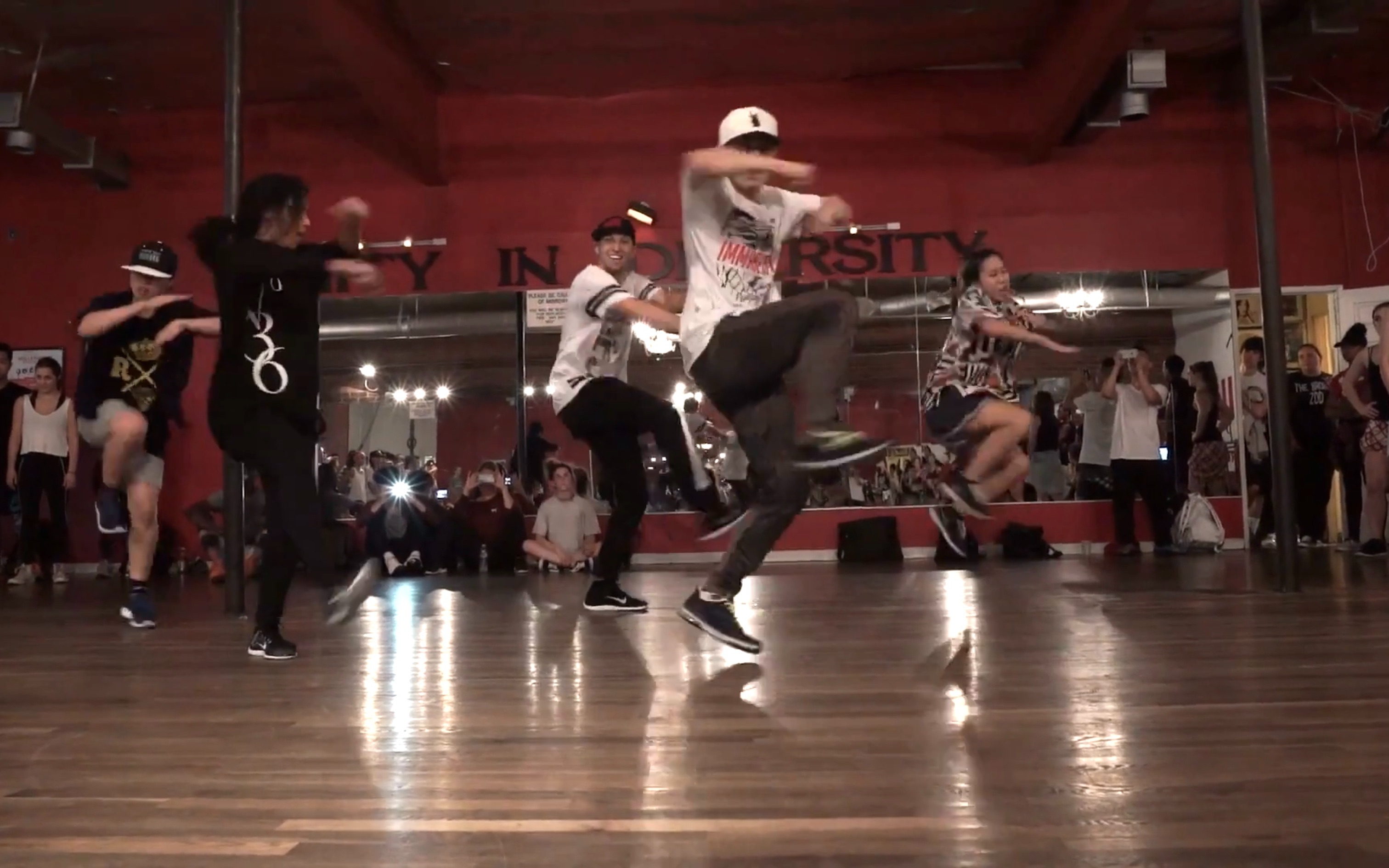 力丸rikimaru红房子whatdoyoumean被matt从背后抱抱了