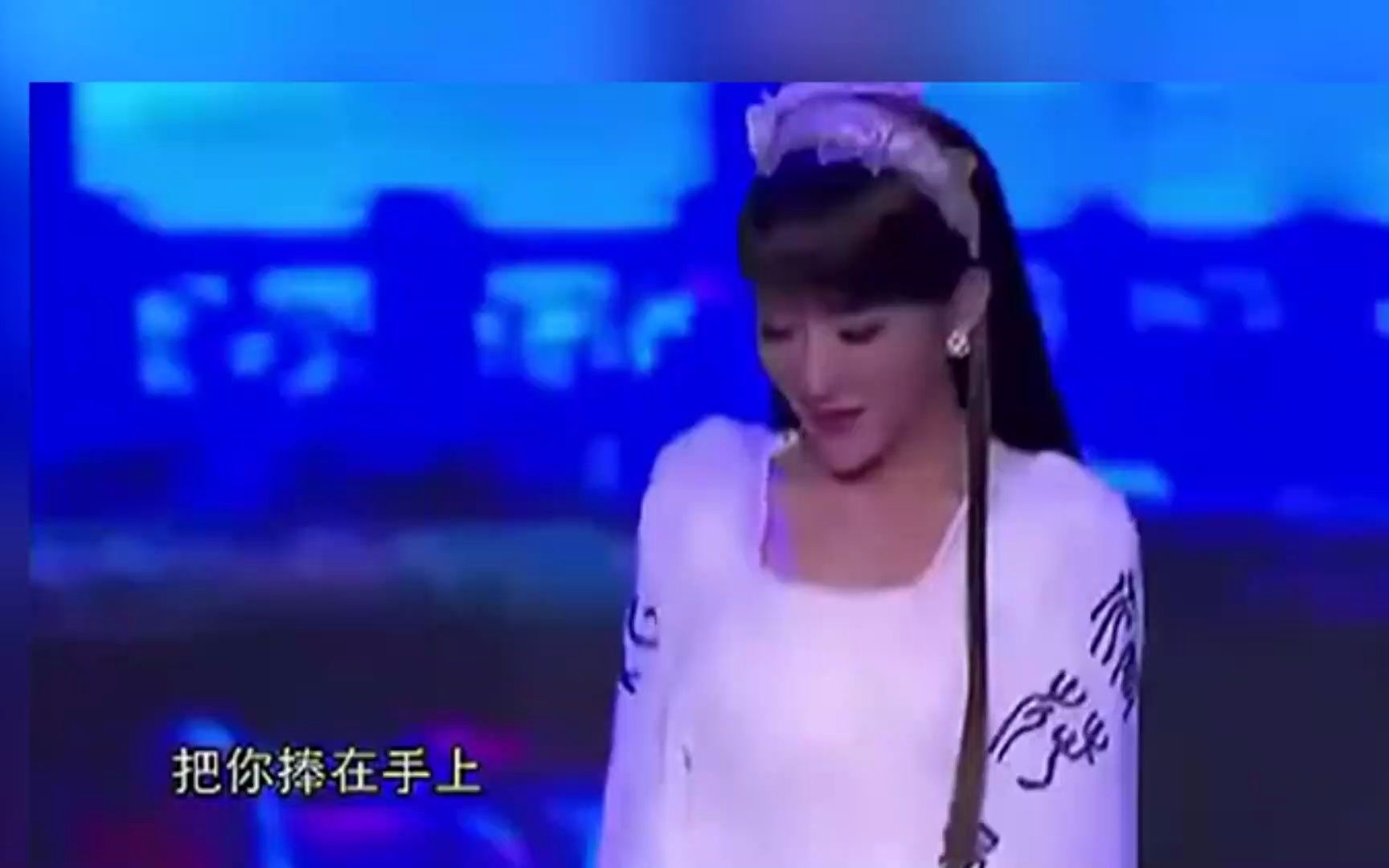 中国最美伪娘唱歌《剪刀嘴》,吓坏高晓松,竟然话筒拿反哔哩哔哩bilibili