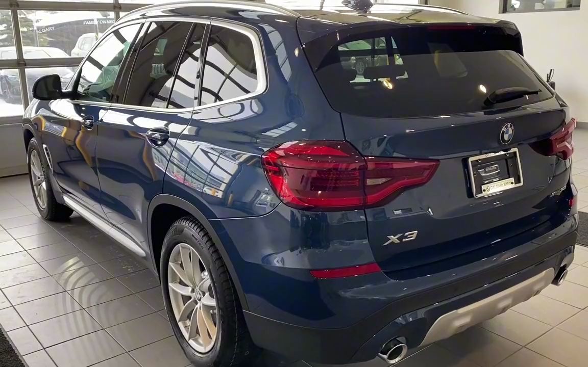 2021款宝马x3 30i版按下钥匙,近距离了解后,瞬间忘记了奔驰glc