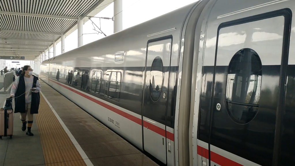 20221110 cr400af复兴号车组,g502次进入保定东站