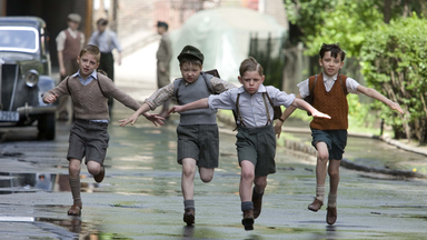 【删减片段/1080P/中英双字】<em class="keyword">穿条纹睡衣的男孩</em> The Boy in the Striped Pyjamas (2008)