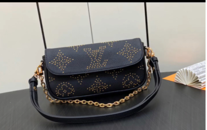 说一下原单lv路易威登m82653黑色 全皮柳钉链条包系列 wallet on