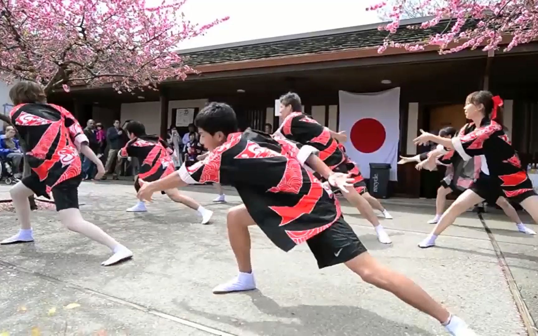 日本传统索兰节舞蹈