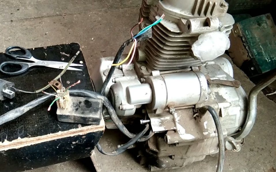 摩托车发动机点火线路和工作原理.