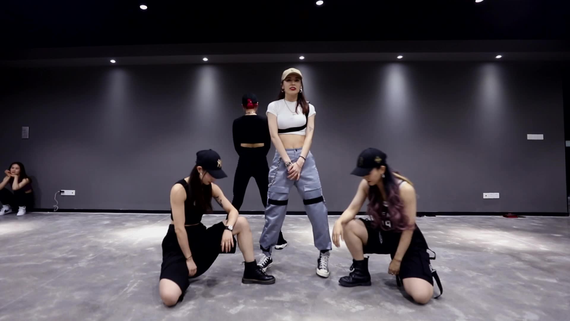 饭饭携美女团大跳kpop大热舞uh-oh