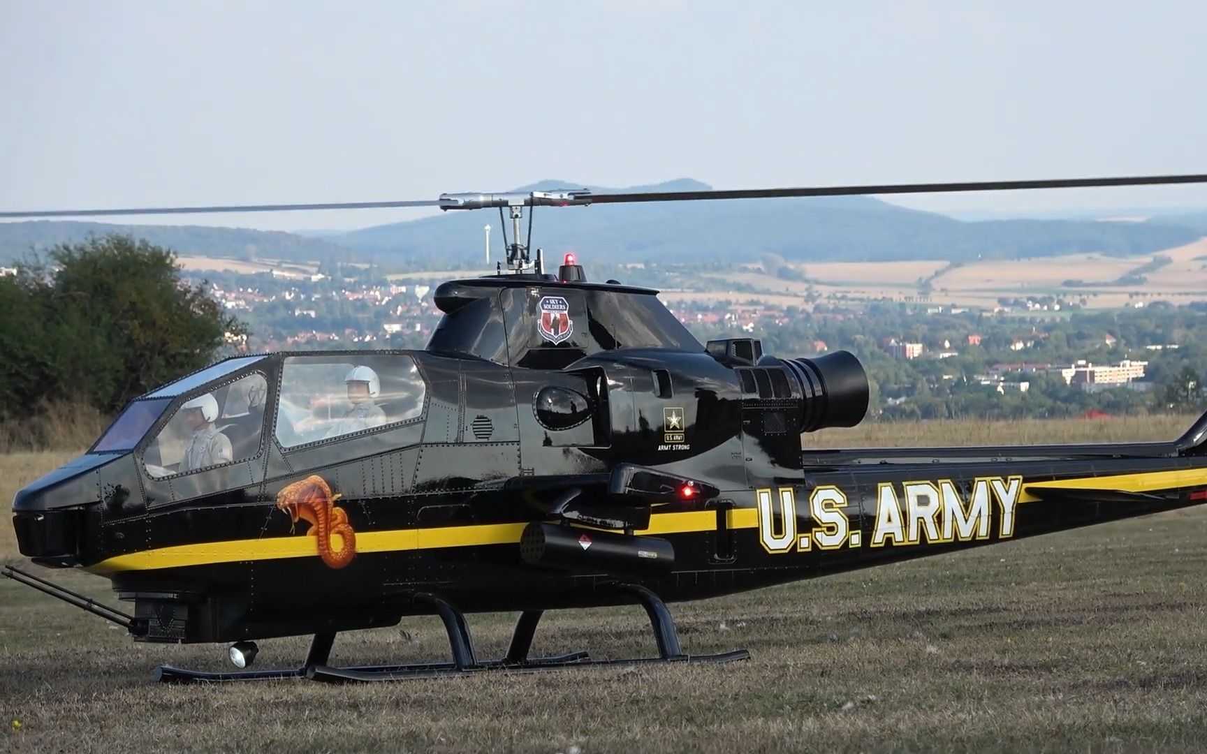 【rc】贝尔ah-1f"眼镜蛇"武装直升机航模飞行