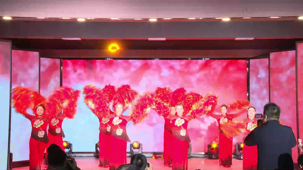"欢欢喜喜过大年·龙腾鼓舞贺新春"专场文艺演出线上展播——开场舞