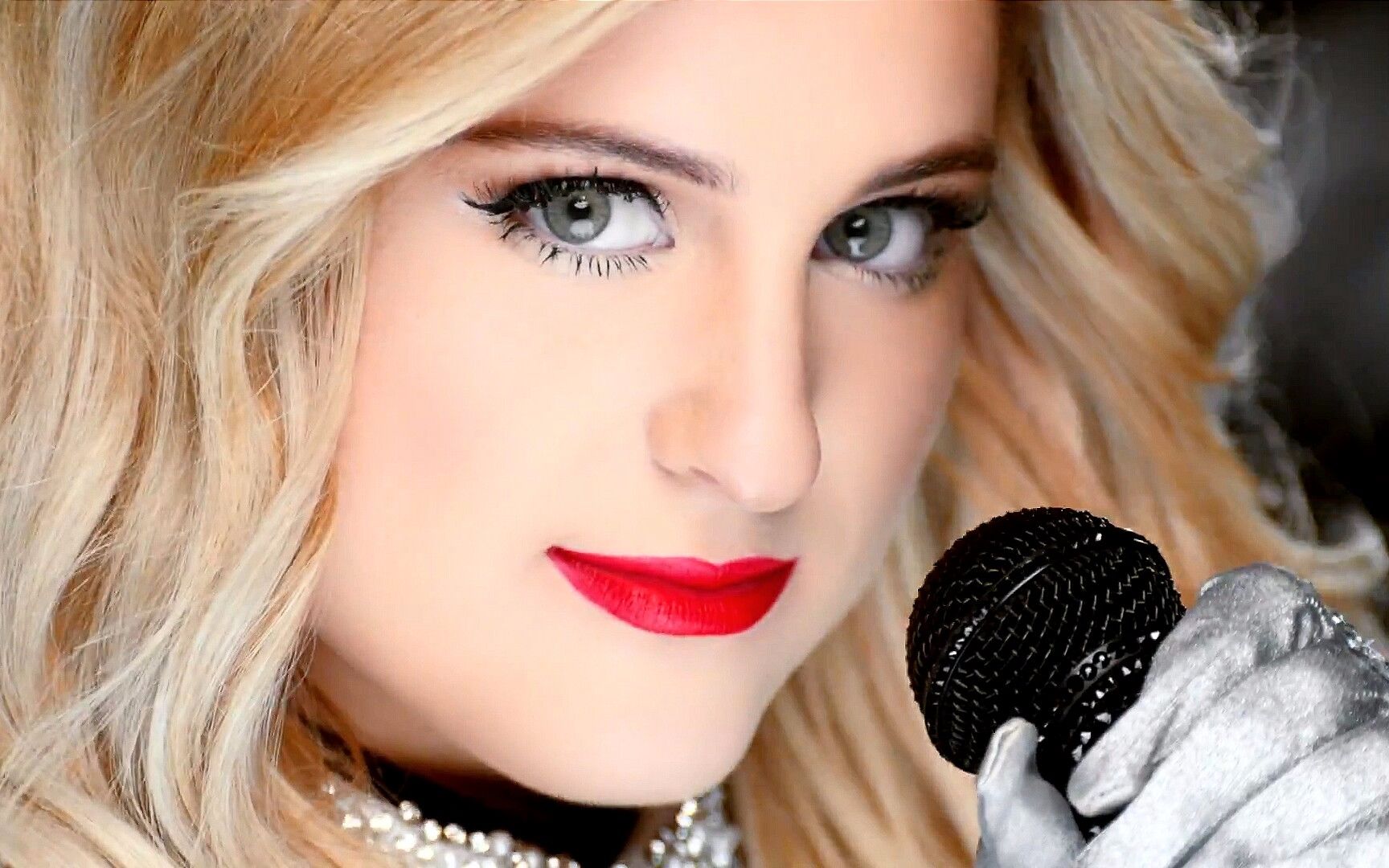 [图]Meghan Trainor♢蓝精灵3♢主题曲MV首播♢1080P