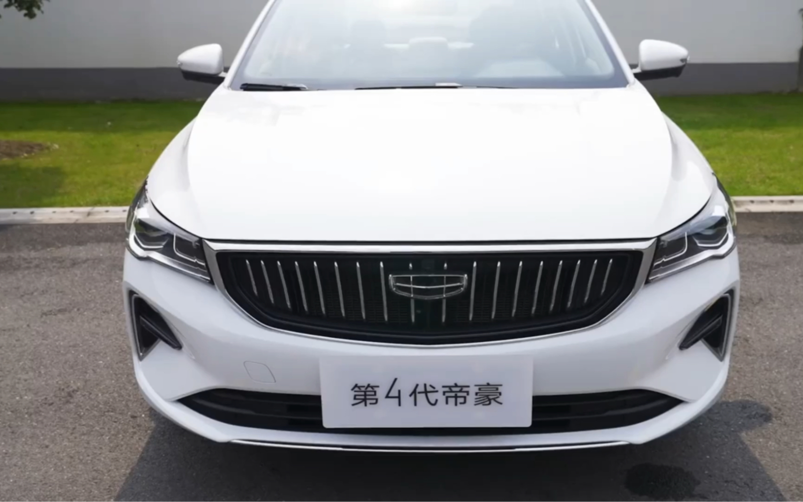 吉利帝豪价格大跳水,新车这么大的优惠力度,你还要本田飞度