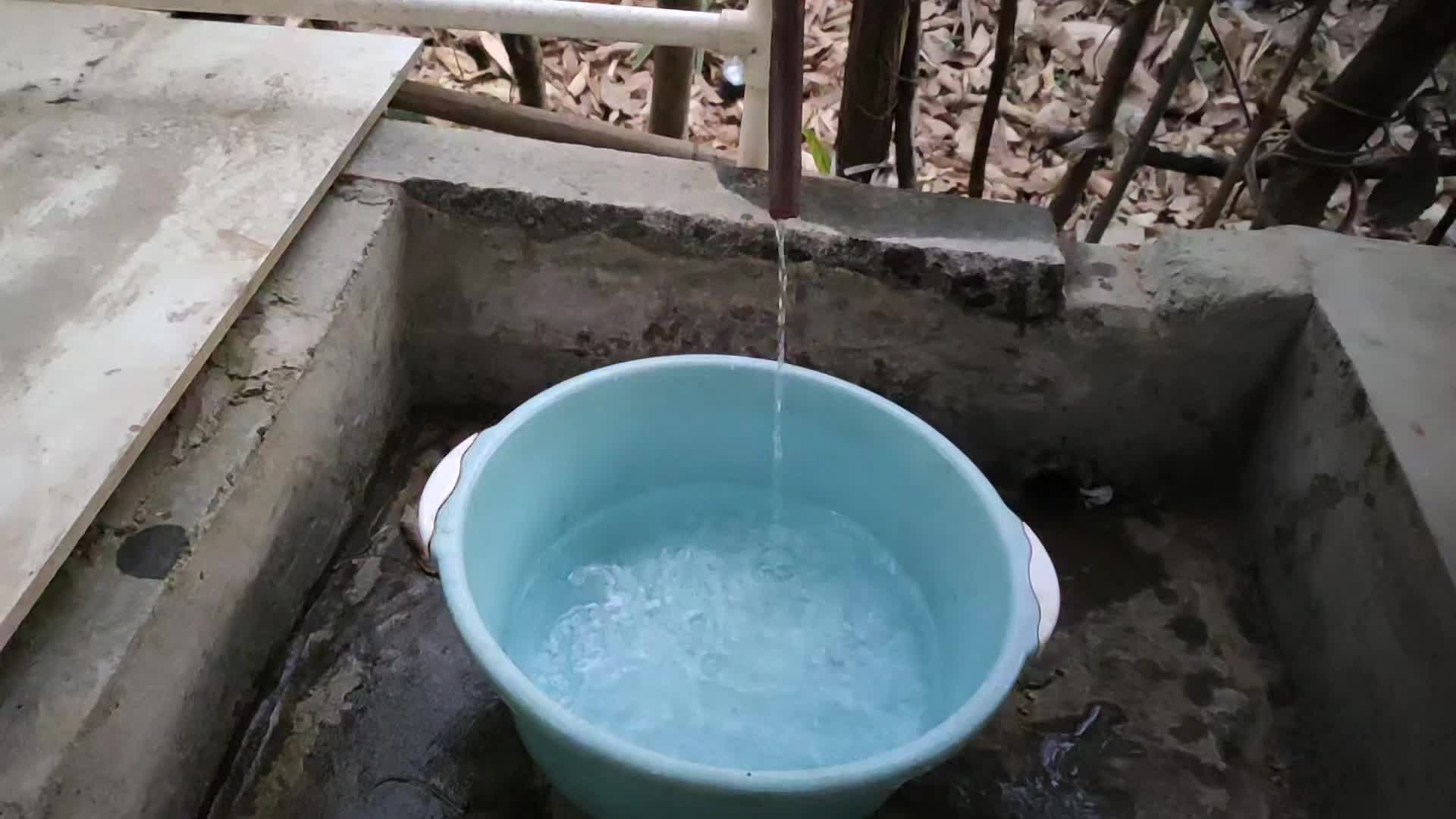 在农村,土灶柴火烧水洗澡!网友说:你家也太穷了!_哔哩哔哩_bilibili