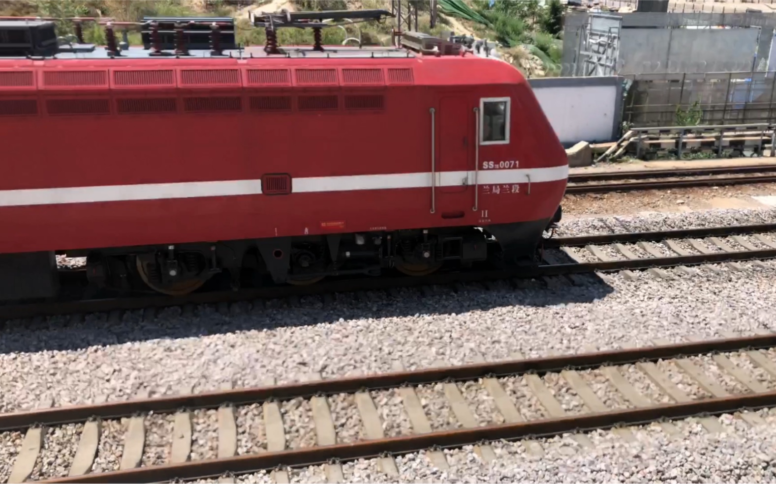 【铁道调研】兰局兰段ss7e-0071美女牵引k1059通过兰青线七里河桥