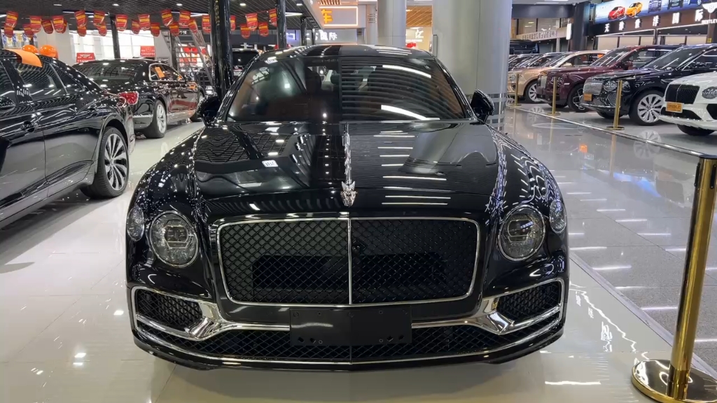 宾利飞驰4.0t鲸鱼黑标准版港口现车价格降至冰点