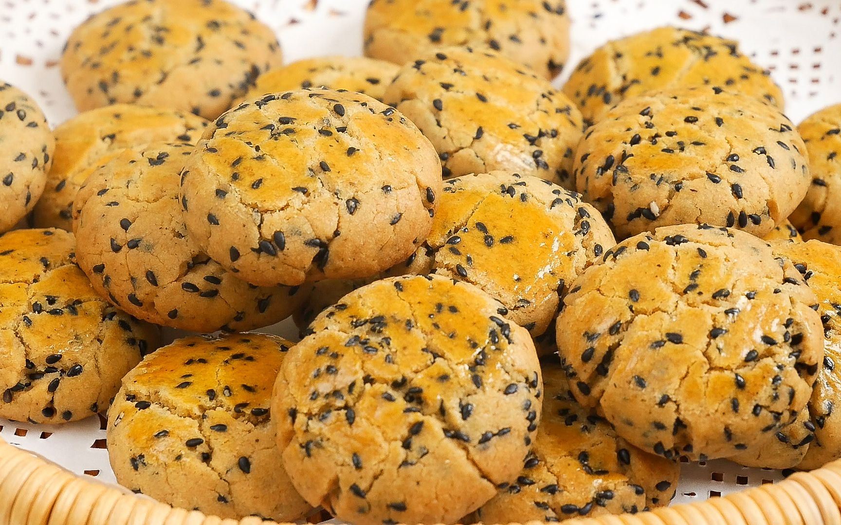 一次就能成功,咸香酥松的黑芝麻椒盐酥!赶快试试吧!