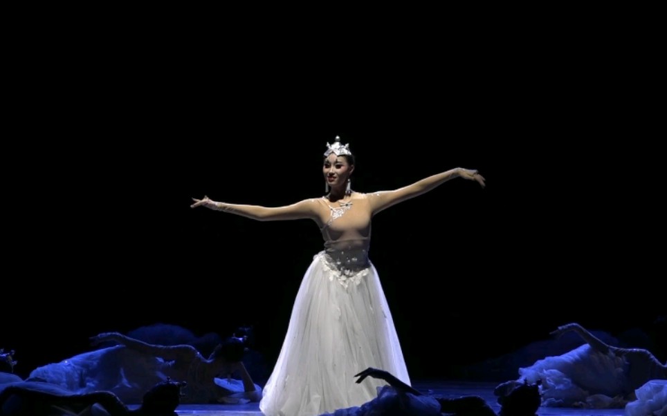 蒙古族女子群舞《额尔古纳河》_哔哩哔哩_bilibili