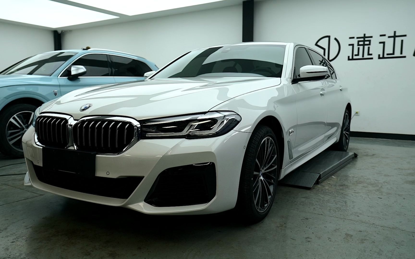 宝马5系改色战斗灰霸气外露