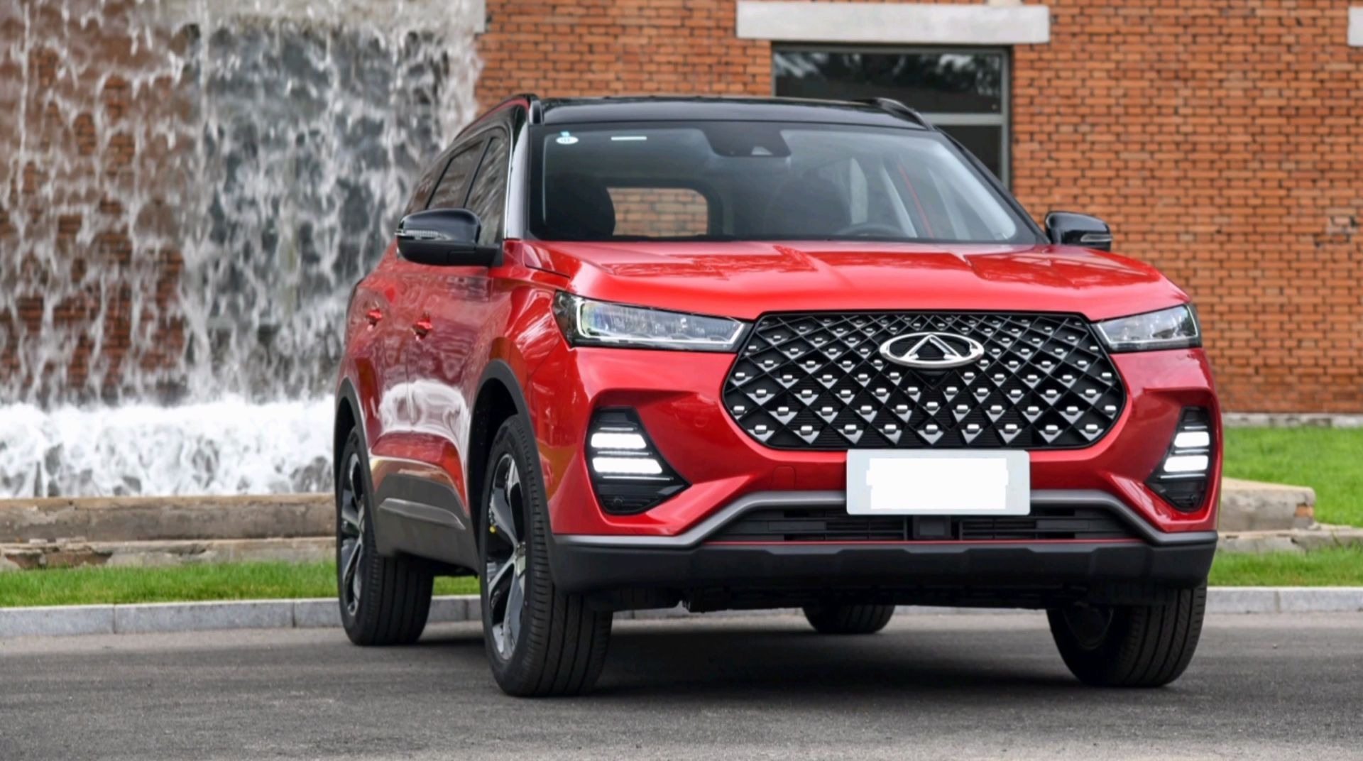 全新瑞虎7神行版换装大尺寸的中网格栅,外观更大气,8.99万起售