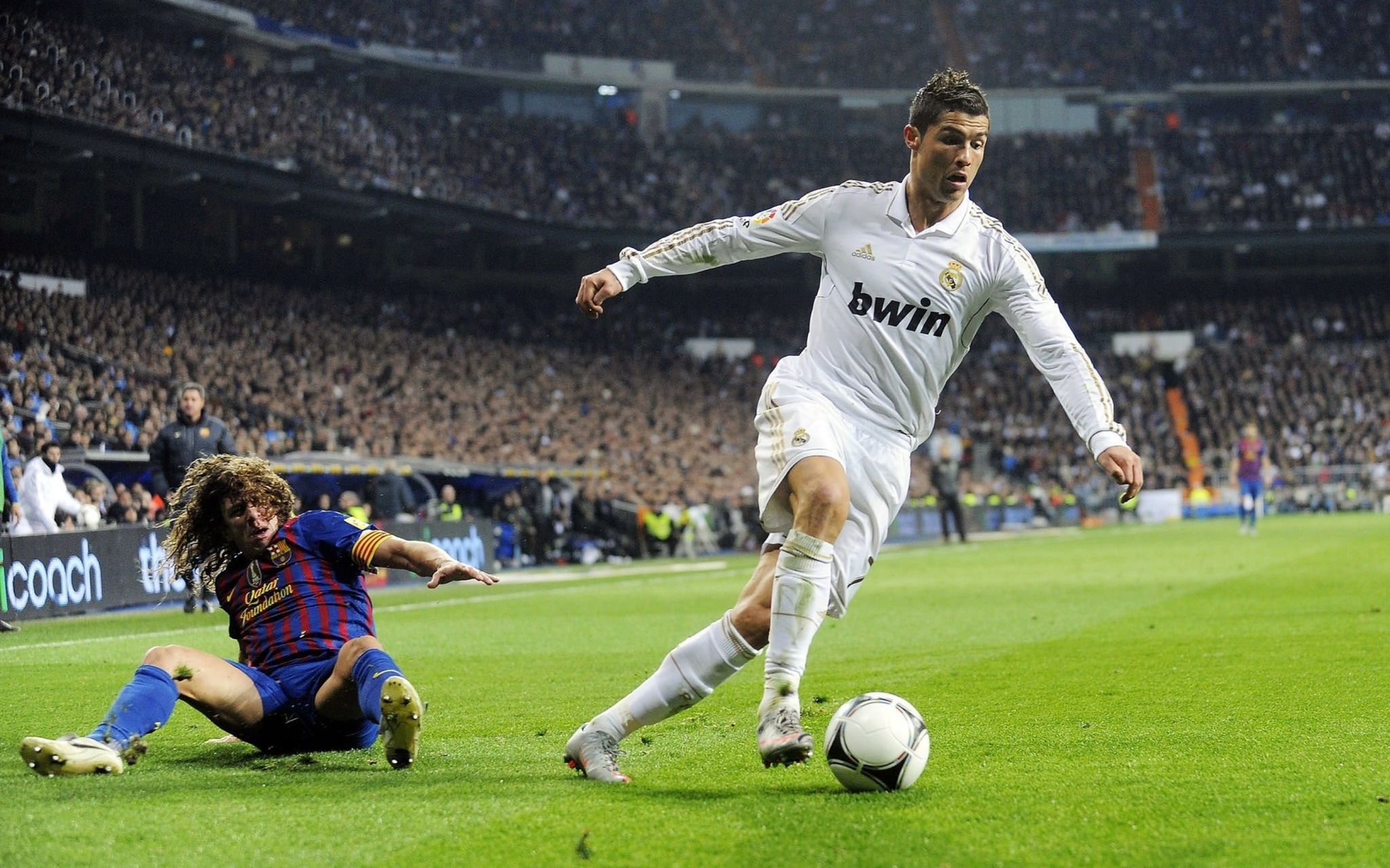 不服憋着!巅峰时期的c罗是这么过人的