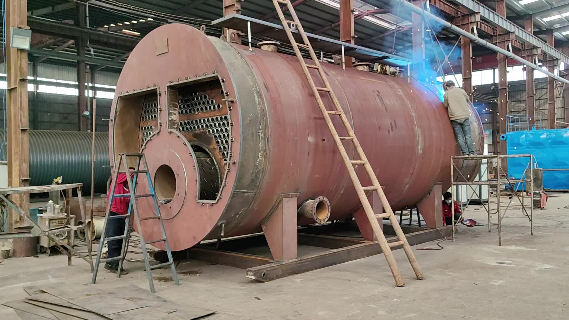 cwns10.5-85/60-yq型15吨燃气热水锅炉生产现场,常压热水锅炉.