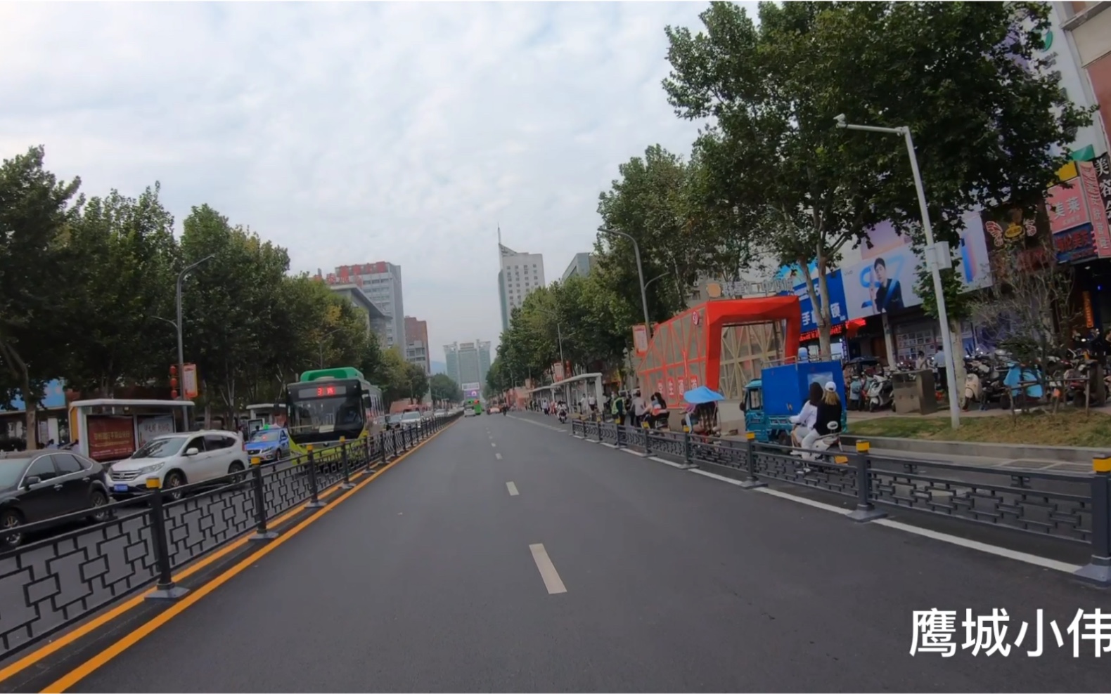 平顶山中兴路全新护栏已安装,不在拥挤一路畅行焕然一新