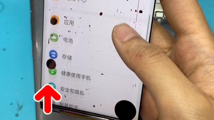[图]手机屏幕漏液了是内屏坏了么？背光屏幕摔了出现黑点不换内屏的维修方法，昆明手机维修
