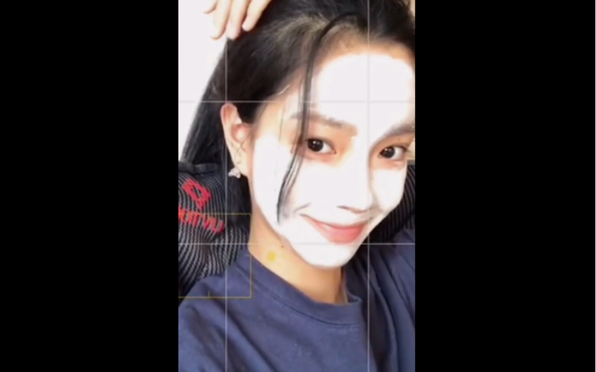 庄达菲敷面膜也要自拍09