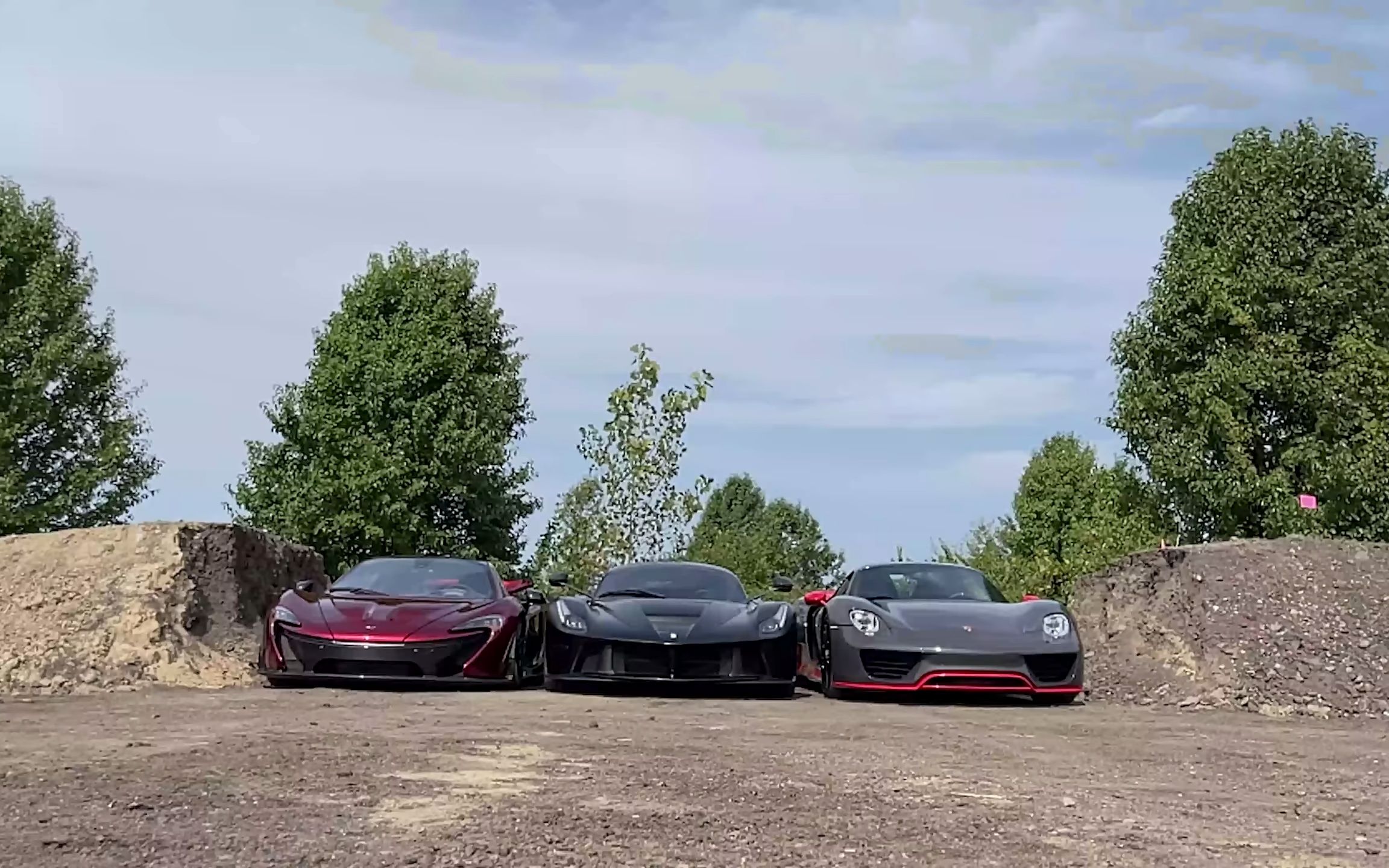 疯狂飞跃三神迈凯伦p1,法拉利拉法和保时捷918!