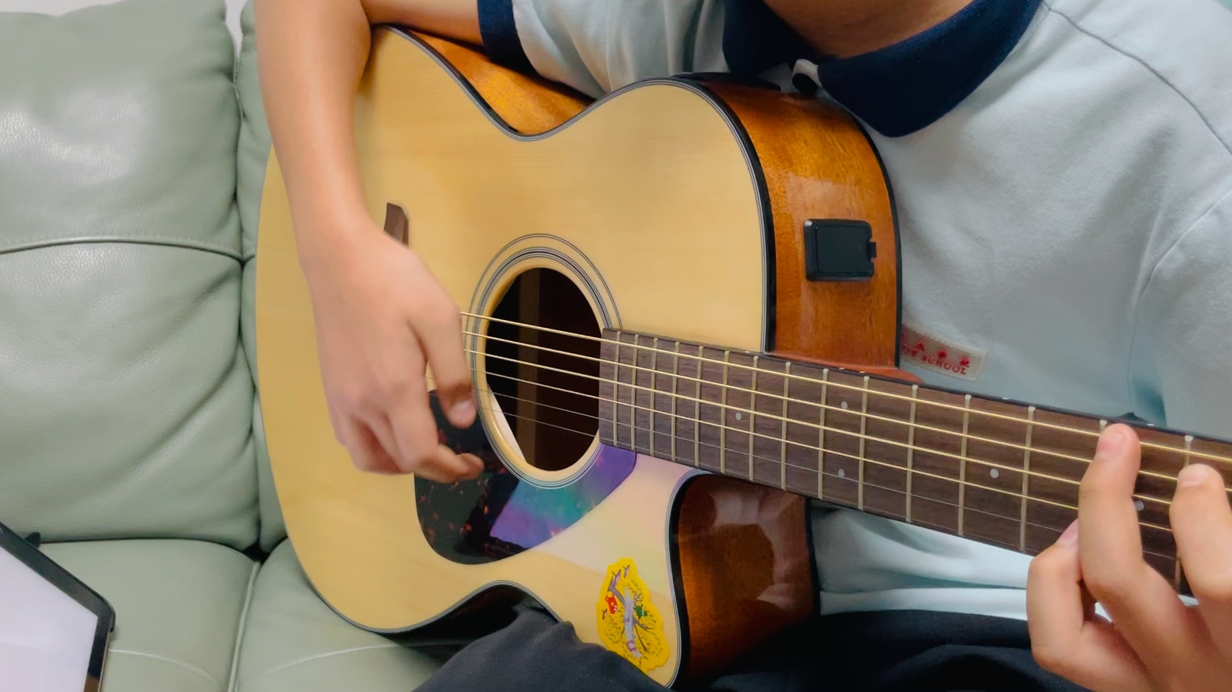 作业写完啦,那就弹弹琴唱唱歌吧!辛苦的初中生