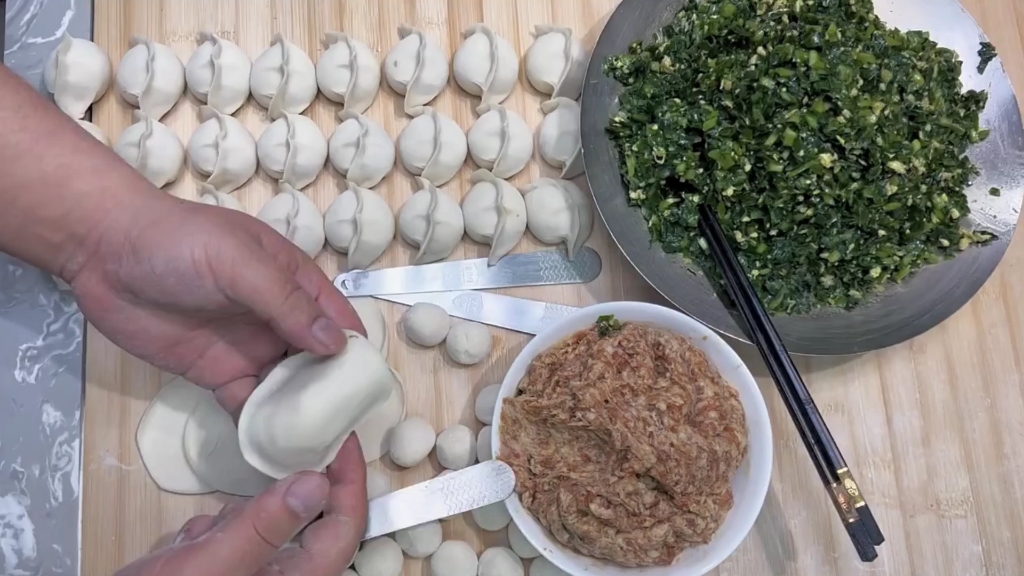 包饺子快速入门的方法这个视频演示的很详细学到赚大了