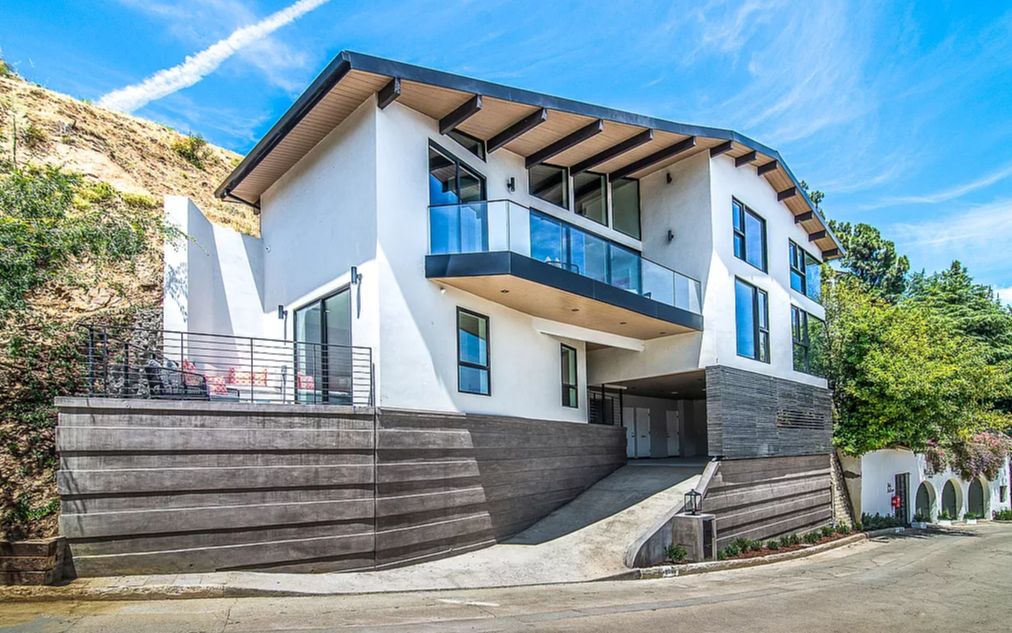 在洛杉矶好莱坞山顶的一座出色现代住宅6939oportodrlosangelesca