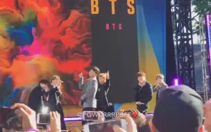 Скачать видео: 【BTS】GMA 防弹 BWL小诗饭拍@190515 GMA Summer Concert Series