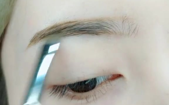 简单秀气小圆弧眉型画法技巧